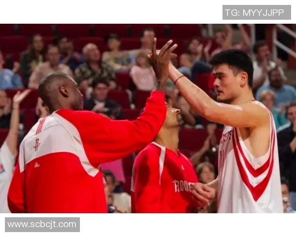 巨无霸与姚明的巅峰对决谁能在篮球场上称霸天下